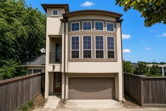 Building Photo - 1616 Live Oak St