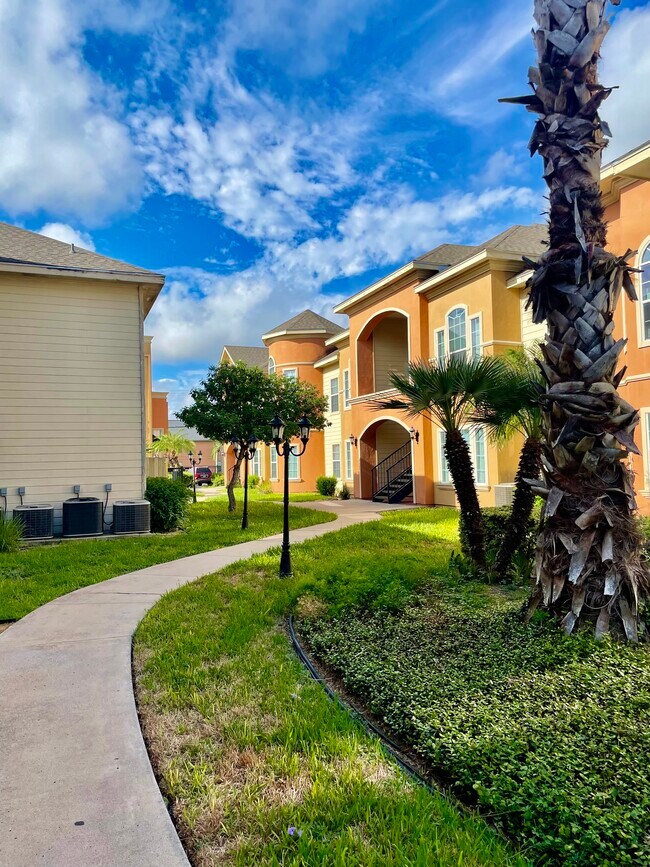 Redwood Apartments Apartments in McAllen, TX