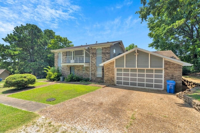 Fabulous 5 bedroom home walking distance to UofA! - Fabulous 5 bedroom home walking distance to UofA!