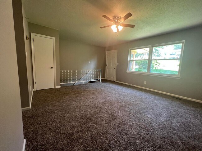 Foto del edificio - 5056 Shoals Ln