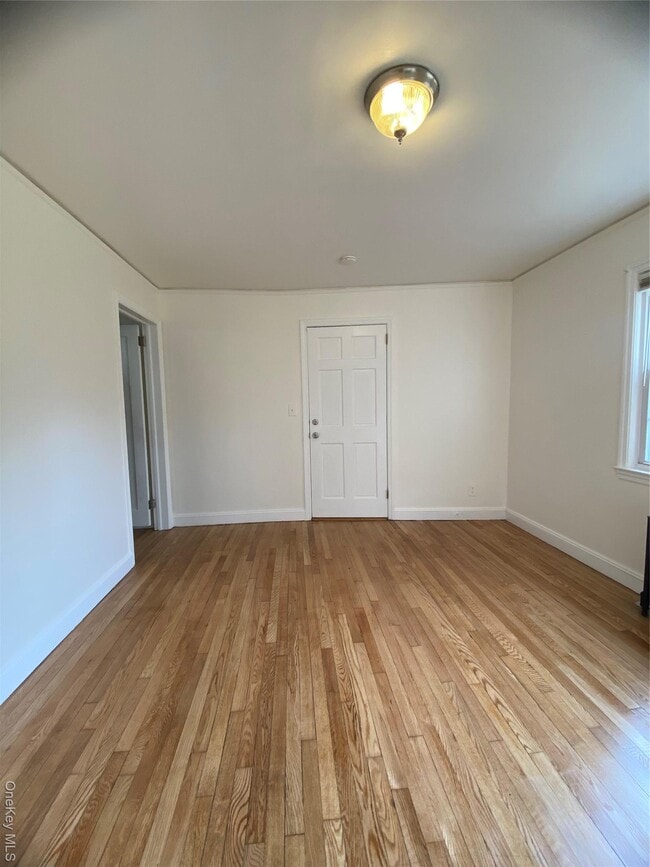 Building Photo - 2 George St