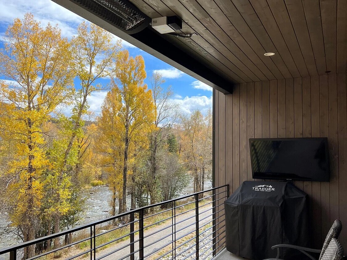 Foto principal - 930 Blue River Pky