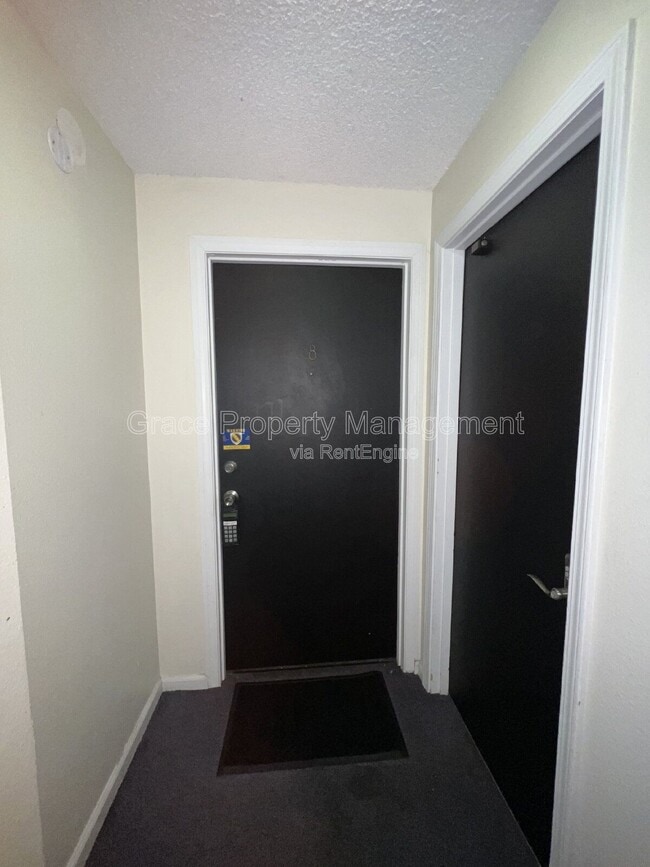 Foto del edificio - 9370 E Girard Ave