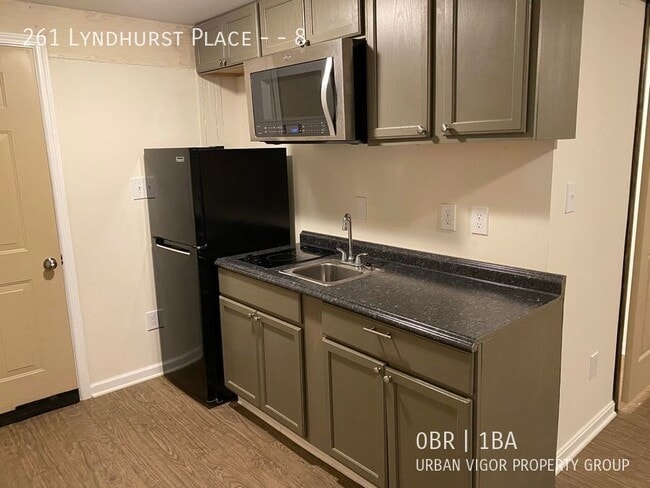 Foto del edificio - 261 Lyndhurst Pl