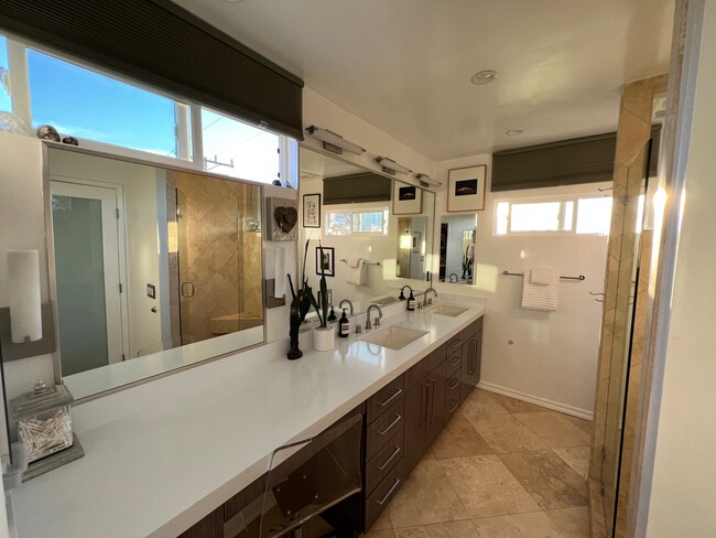 MASTER BATHROOM - 949 N Kings Rd