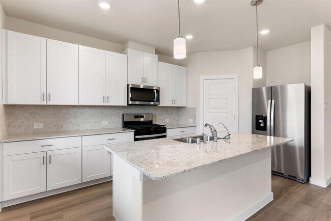 Building Photo - 3830 Glossy Lk Dr