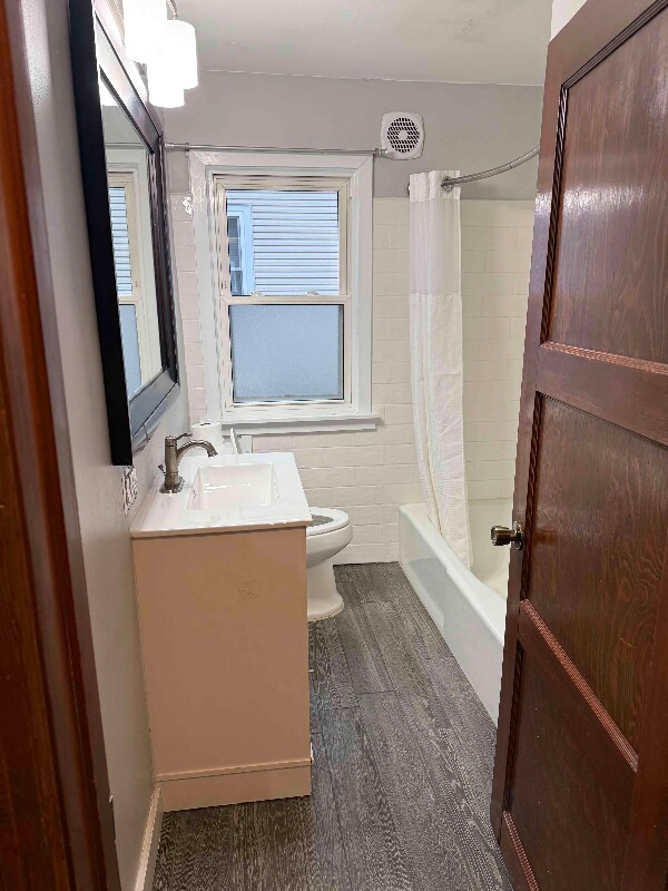 Foto del edificio - 320 Rosslyn Ave