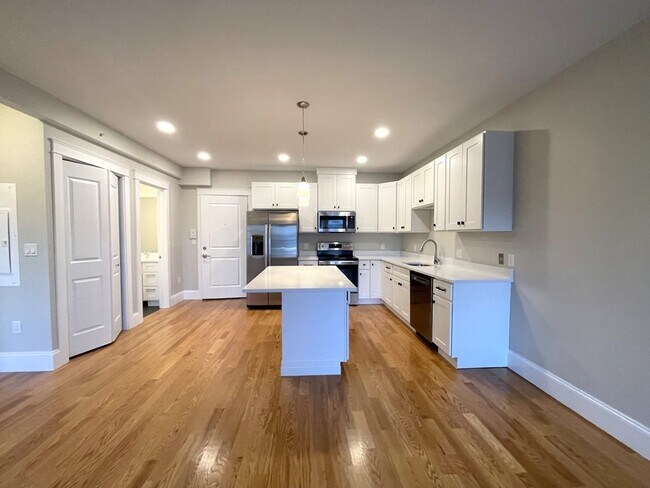 Building Photo - 138 Eastern Ave