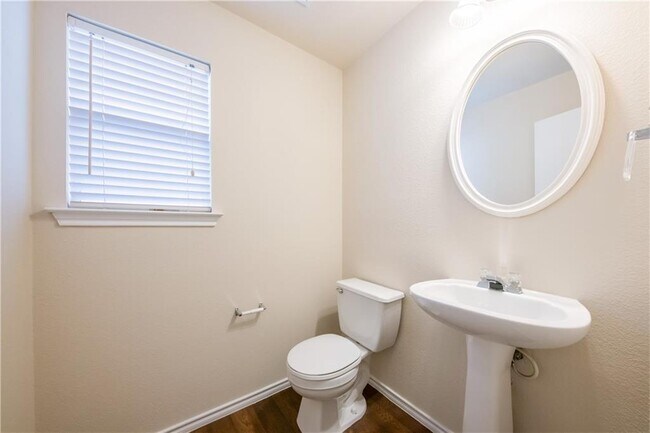 Building Photo - 818 Lavaca Loop