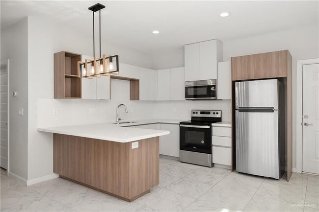 Building Photo - 9 Hidden Hls St