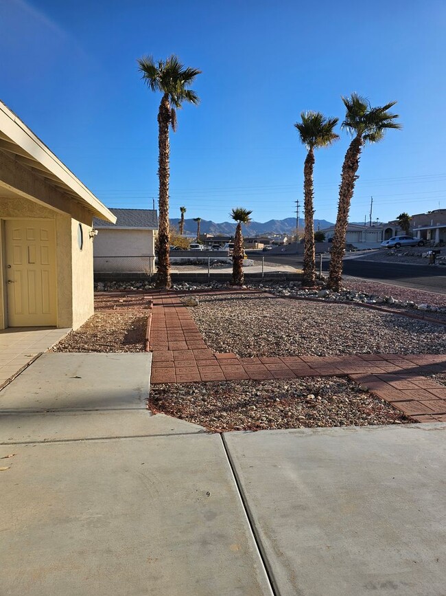 Building Photo - Unfurnished Long Term Pool Home