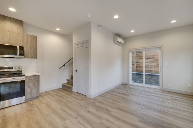 Building Photo - Brand new 2 bed 2 bath townhouse!