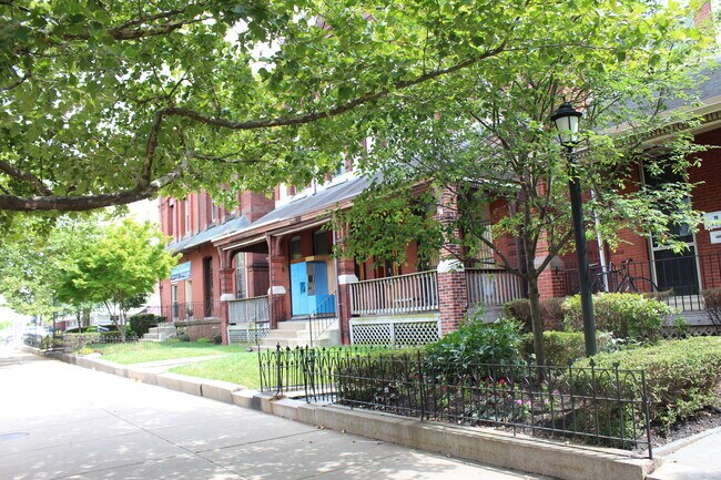 Front of building - 4206 Walnut St