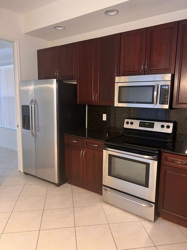 Building Photo - Move in special!  Unfurnished 2 Bedroom, 2...