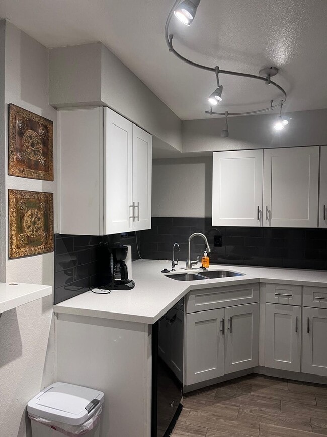 Photo - 533 W Guadalupe Rd Apartment