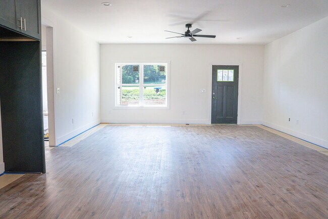 Building Photo - "Charming 3-Bedroom Retreat with 2 Full Baths in Fort Payne – Spacious 1,508 Sq. Ft. Gem!"