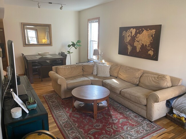 Living Room - 1617 N Hudson Ave