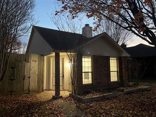 Primary Photo - 1736 Hackamore St