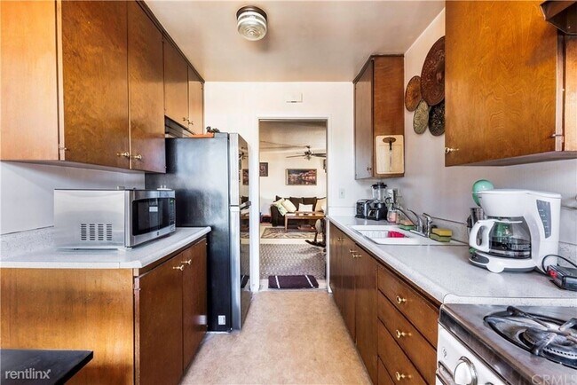 Building Photo - 1 br, 1 bath House - 1260 E 4th St Apt 3