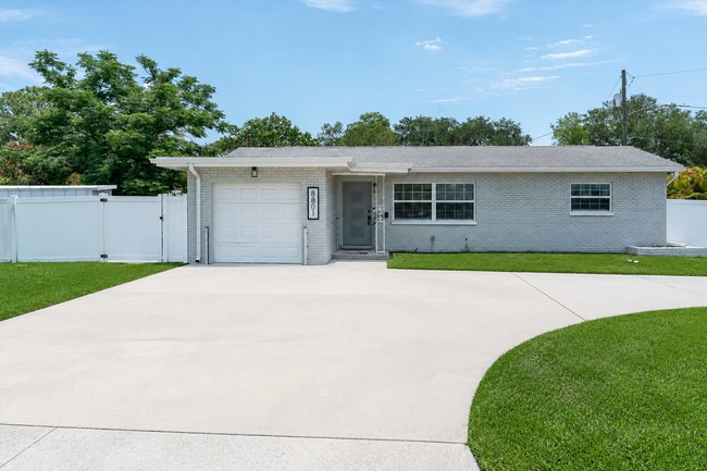 Foto del edificio - 8801 Sunlit Cove Dr NE