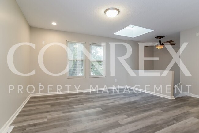 Building Photo - Charming 3 Bedroom with Fenced Backyard in...