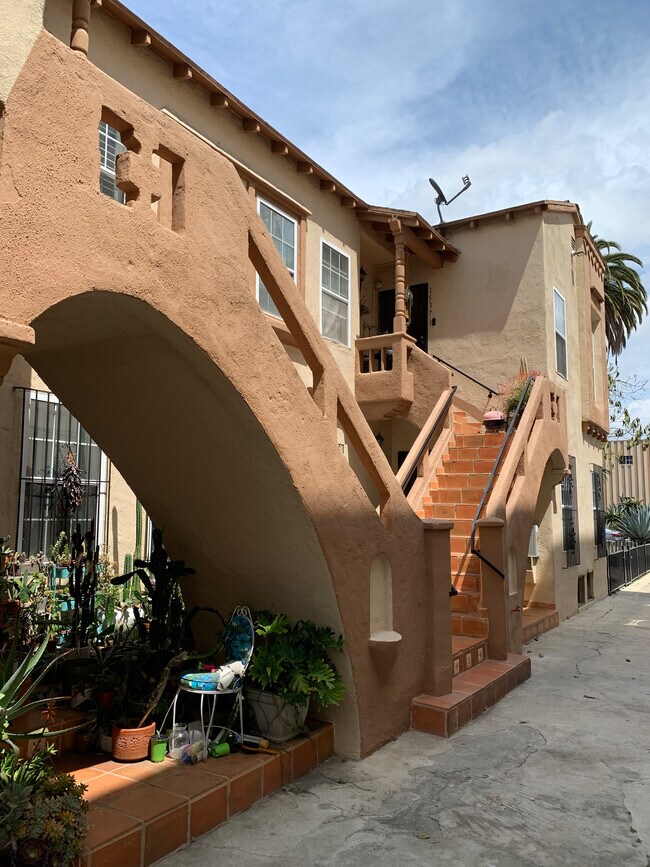 Foto del edificio - 1539 S Orange Grove Ave