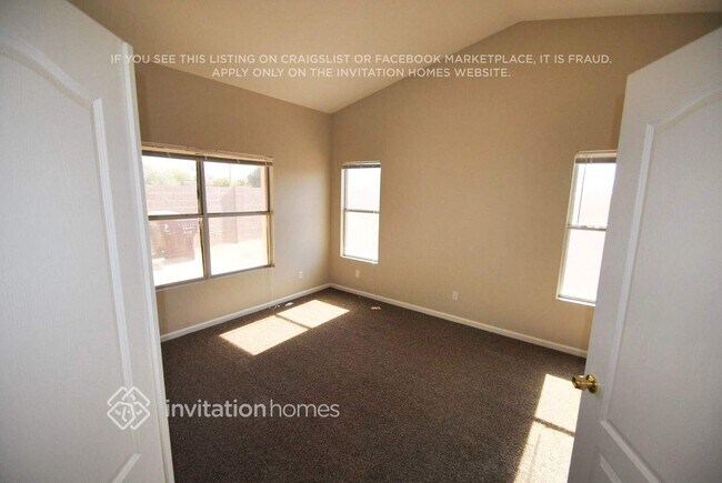 Foto del edificio - 7923 W Laurel Ln