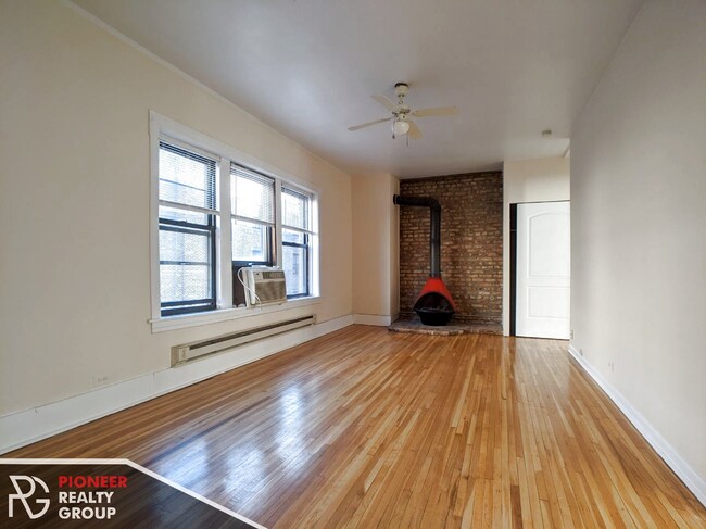 Building Photo - 3726 N Pine Grove Ave