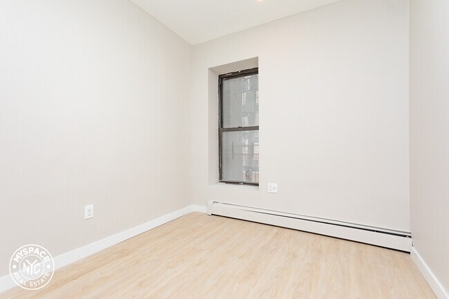 Foto del edificio - 879 Dekalb Ave