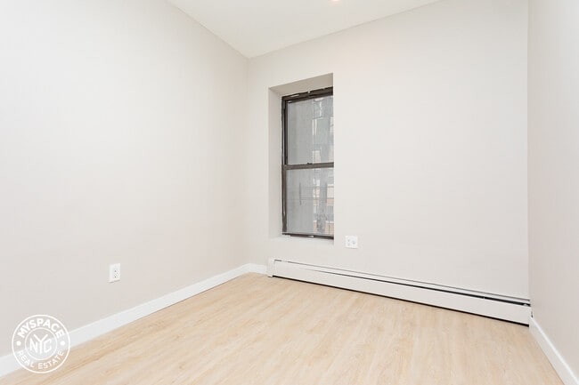 Building Photo - 879 Dekalb Ave