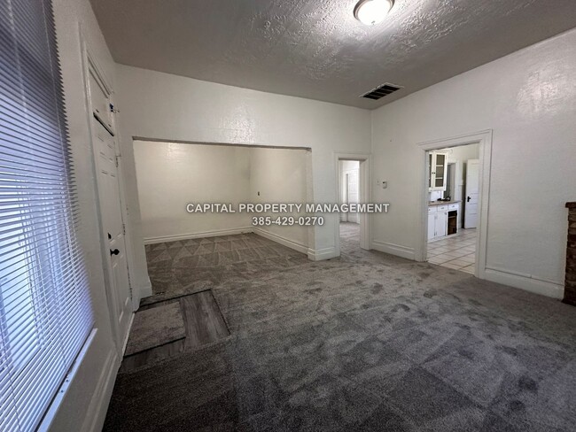 Building Photo - 2 Bedroom Home with Fully Fenced Yard