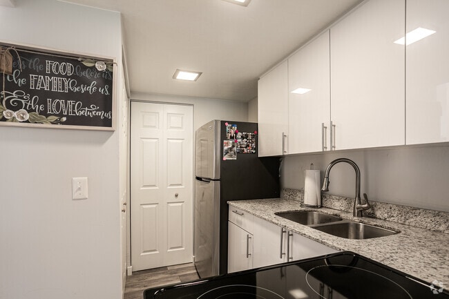Kitchen - Treebecka Park Apartments