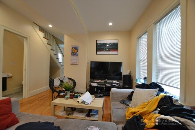 Building Photo - 9 Griggs Plz