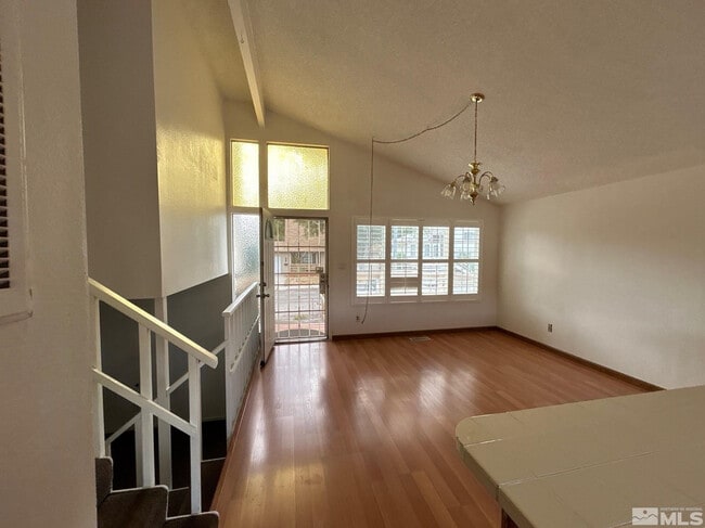 Building Photo - 306 E Quail St