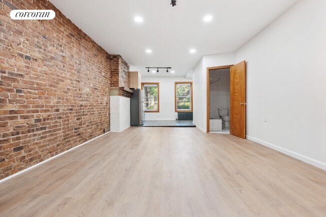Building Photo - 461 54th St