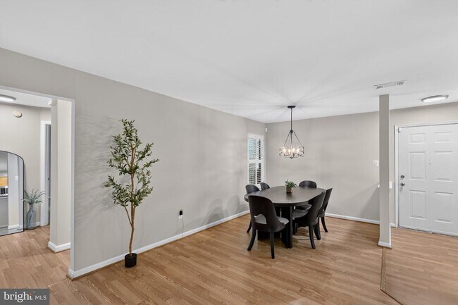 Building Photo - 10925 Postern Ct
