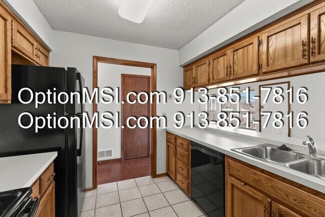 Foto del edificio - Charming & Spacious 2-Bed / 2-Bath Apartment in Gladstone