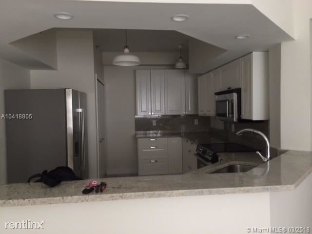 Building Photo - 2 br, 2 bath  - Village 10204