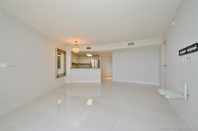 Building Photo - 19501 W Country Club Dr