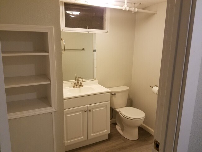 Baño - 623 Grand Ave