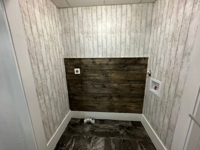 Laundry closet - 1306 N Main St
