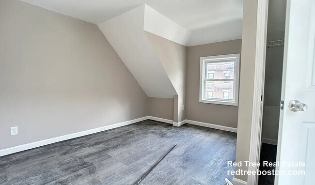 Building Photo - 16 Long Ave