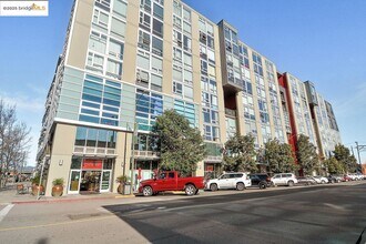 Building Photo - 311 Oak St