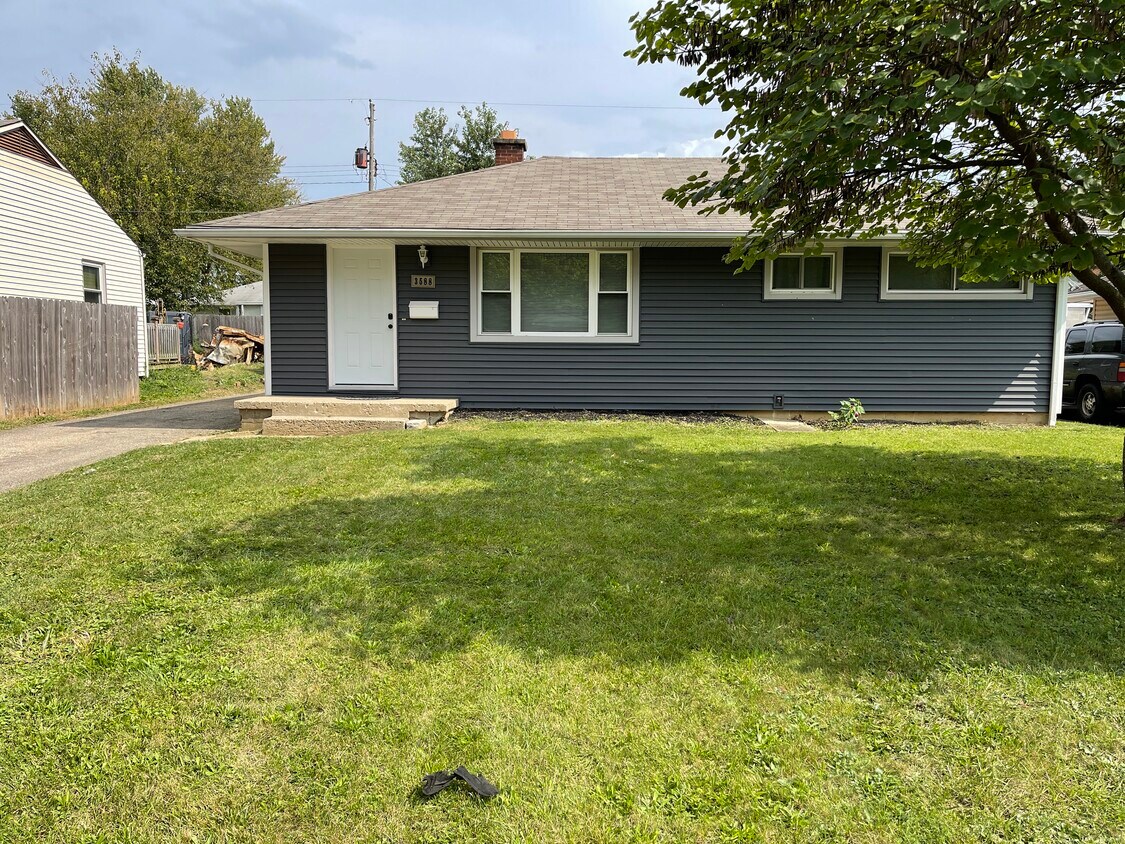 Front Door - 3588 Oaklawn St