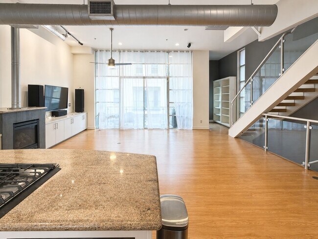 Foto del edificio - 6014 Fairdale Ln