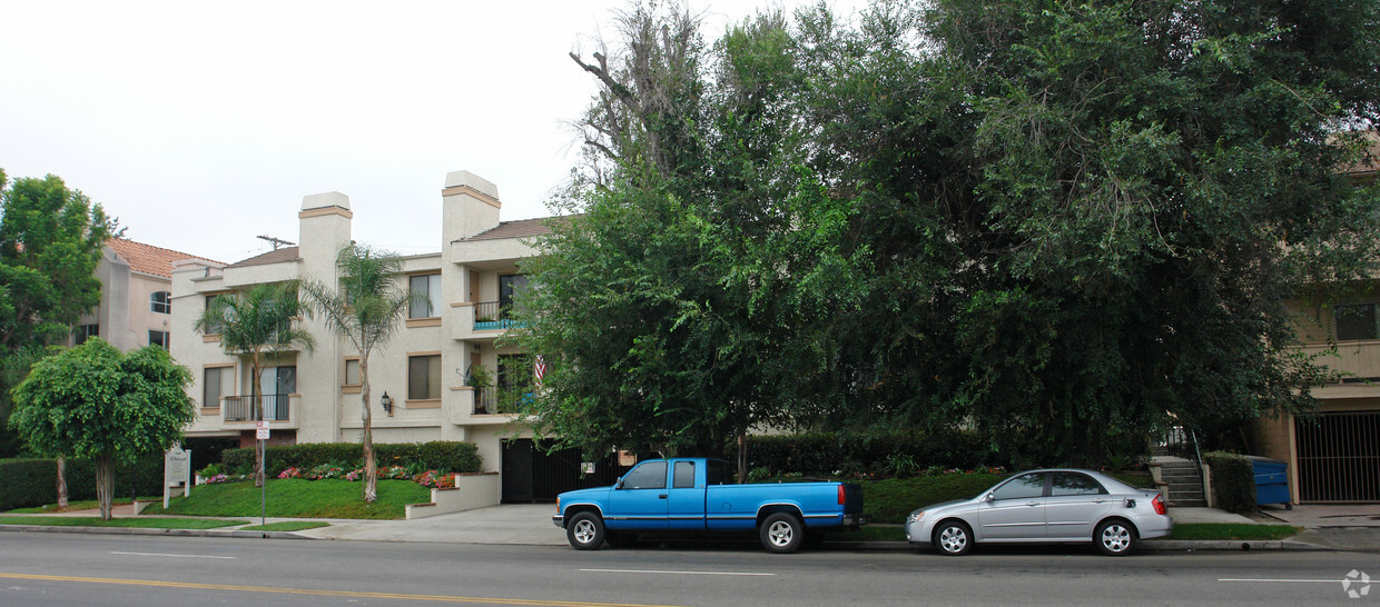 Building Photo - Whitsett Gardens