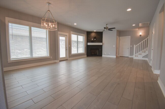 Foto del edificio - 4 Bedroom 2.5 Bathroom Home in The Heart o...