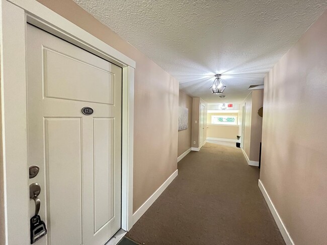 Photo - Lovely Private 2Bed + 1Bath Westmoreland Condo!! Secured Entry Building & Parking!