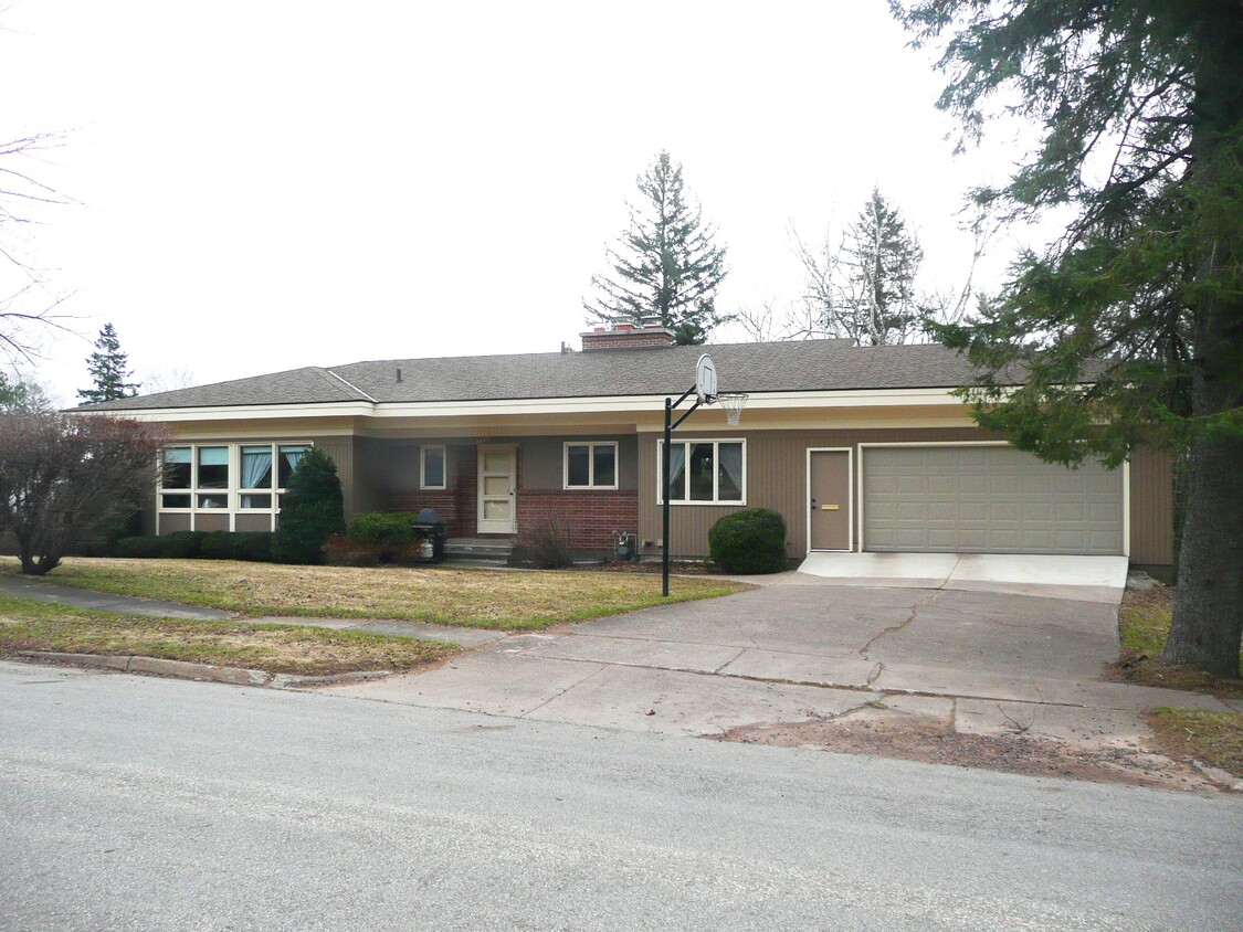 Primary Photo - 3530 E 1st St