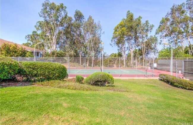 Foto del edificio - 16317 Sierra Ridge Way